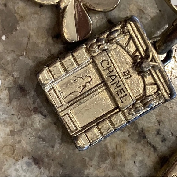 Chanel Extremely Rare 2002 16 Charms Toggled Cold Bracelet - Picture 5 of 12